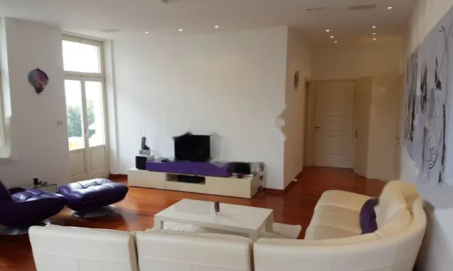 Недвижимость Трехкомнатная квартира в центре: 9