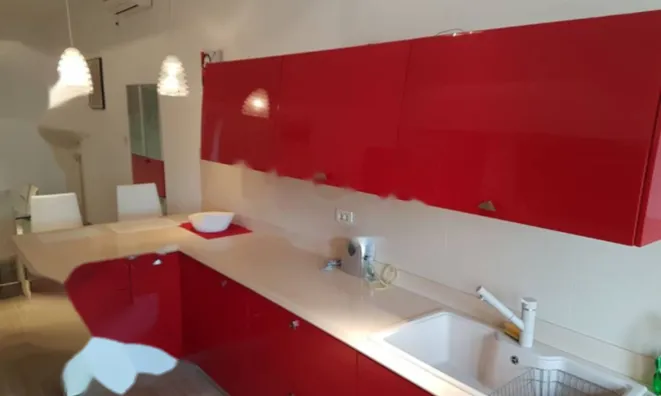 Недвижимость Трехкомнатная квартира в центре: 11