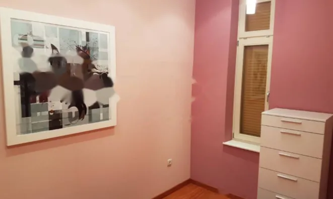 Недвижимость Трехкомнатная квартира в центре: 18