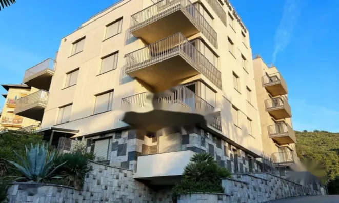 Недвижимость Трехкомнатная квартира, Центр: 5