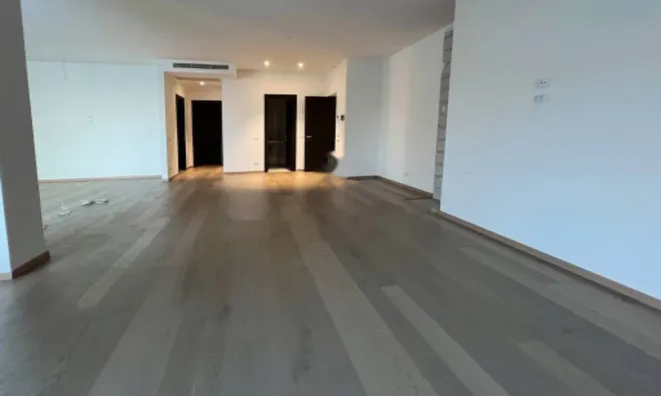 Недвижимость Трехкомнатная квартира, Центр: 20