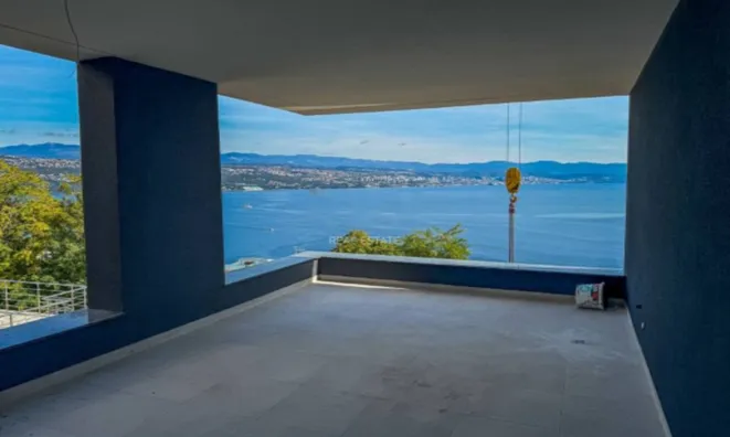 Недвижимость Трехкомнатная квартира в центре: 12