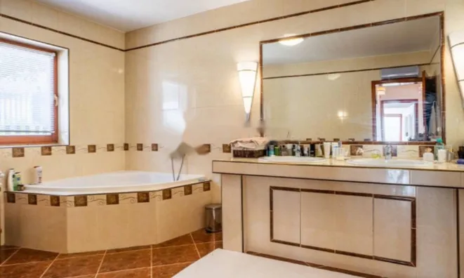 Недвижимость Семейный дом 615 м² в Центре: 24