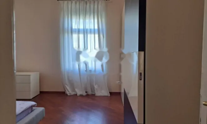 Недвижимость Трехкомнатная квартира в центре: 2