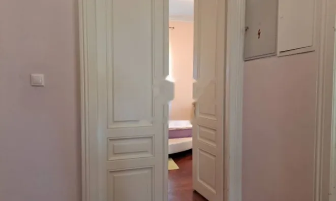 Недвижимость Трехкомнатная квартира в центре: 7