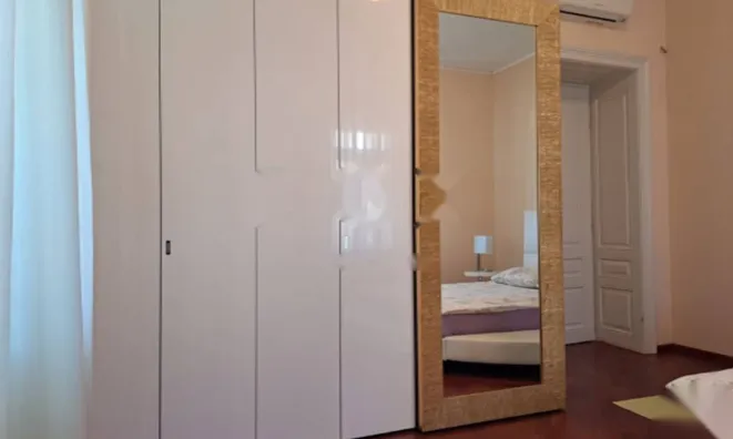 Недвижимость Трехкомнатная квартира в центре: 10