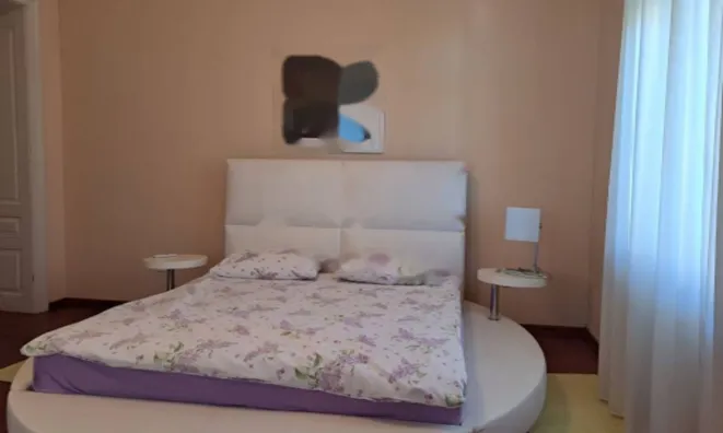 Недвижимость Трехкомнатная квартира в центре: 11