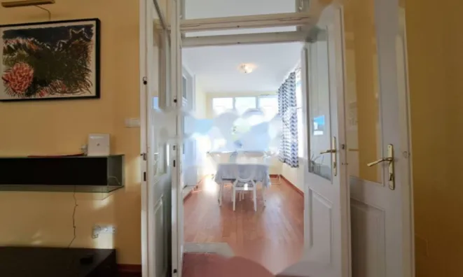 Недвижимость Трехкомнатная квартира в центре: 19