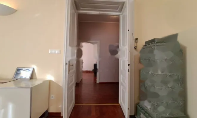 Недвижимость Трехкомнатная квартира в центре: 22