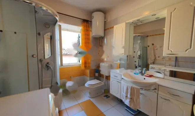 Недвижимость Трехкомнатная квартира в центре Опатии: 9