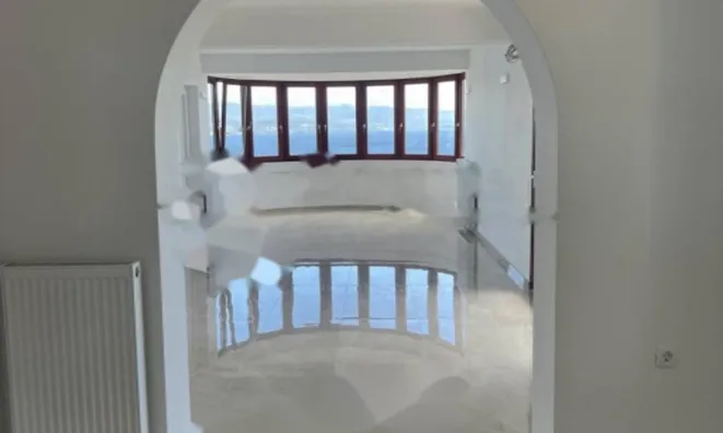 Недвижимость Трехкомнатная квартира центр: 3