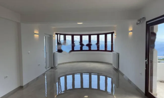 Недвижимость Трехкомнатная квартира центр: 7