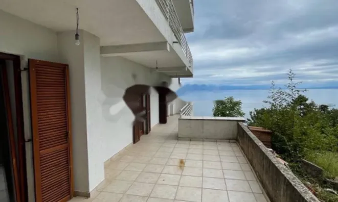 Недвижимость Трехкомнатная квартира центр: 9