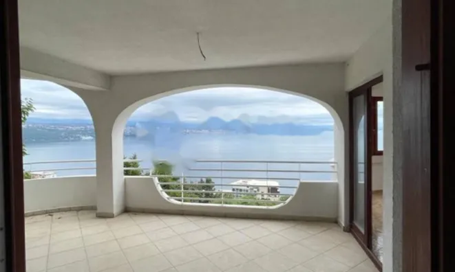 Недвижимость Трехкомнатная квартира центр: 10