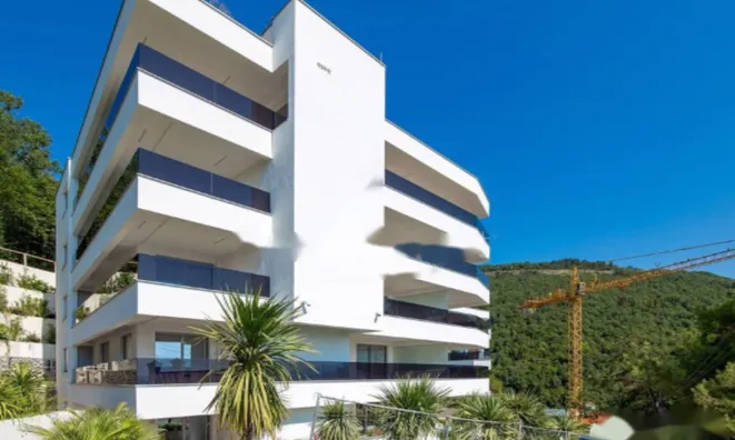 Недвижимость Трехкомнатная квартира в центре: 12