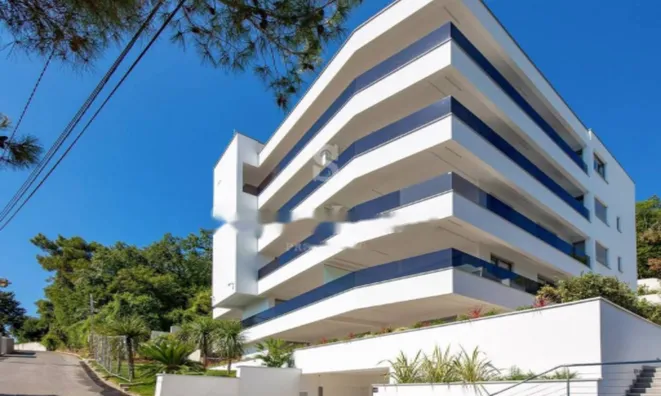 Недвижимость Трехкомнатная квартира в центре: 13