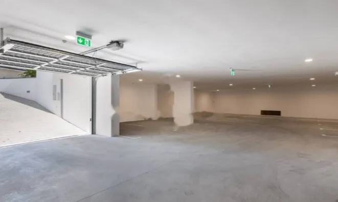 Недвижимость Трехкомнатная квартира в центре: 14