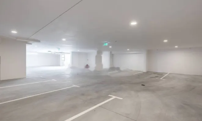 Недвижимость Трехкомнатная квартира в центре: 16