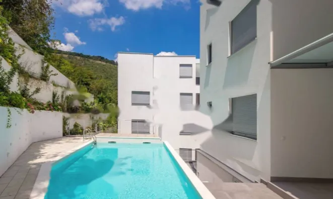 Недвижимость Трехкомнатная квартира в центре: 21