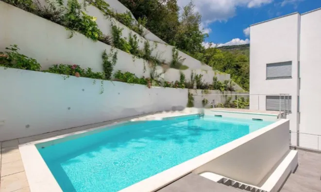 Недвижимость Трехкомнатная квартира в центре: 22