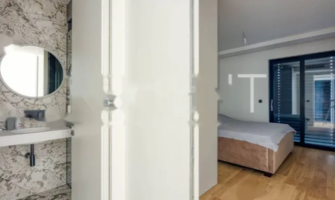 Недвижимость Двухкомнатная квартира Центр: 3