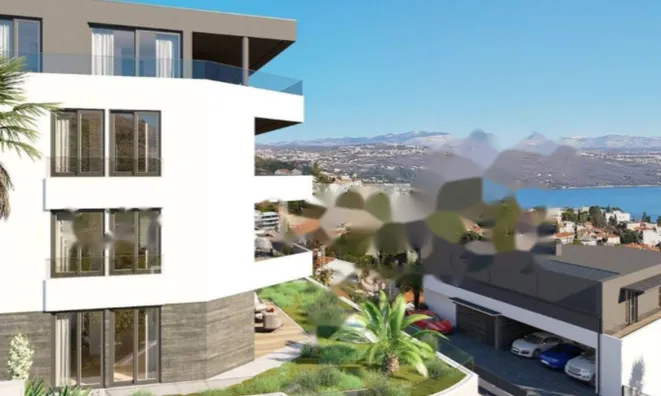 Недвижимость Трехкомнатная квартира в центре: 3