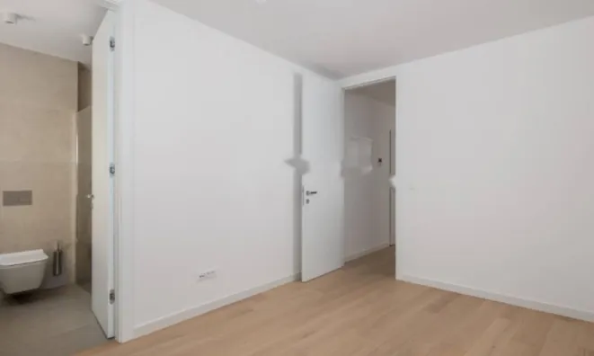 Недвижимость Квартира в центре на первом этаже: 8