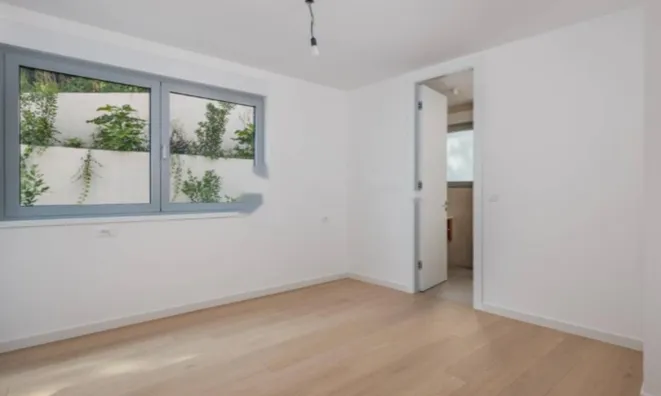 Недвижимость Квартира в центре на первом этаже: 15