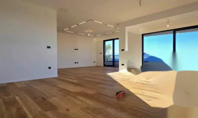 Недвижимость Трехкомнатная квартира в центре: 5