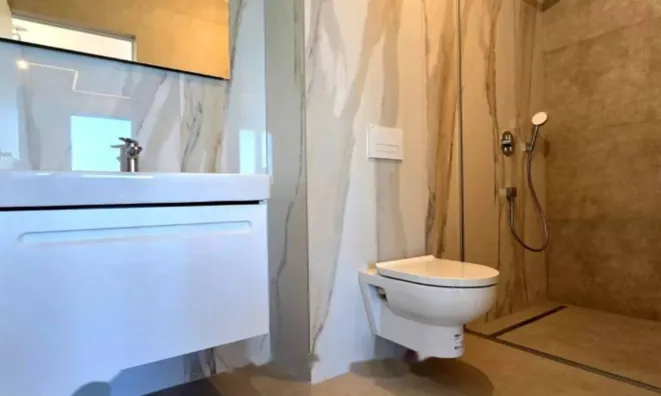 Недвижимость Трехкомнатная квартира в центре: 7