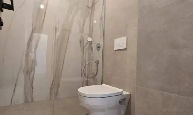 Недвижимость Трехкомнатная квартира в центре: 8