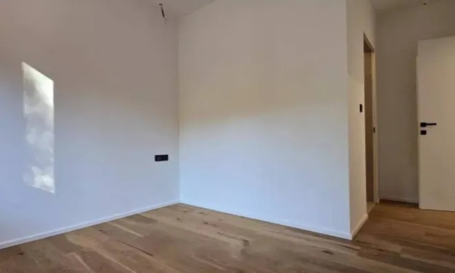 Недвижимость Трехкомнатная квартира в центре: 9