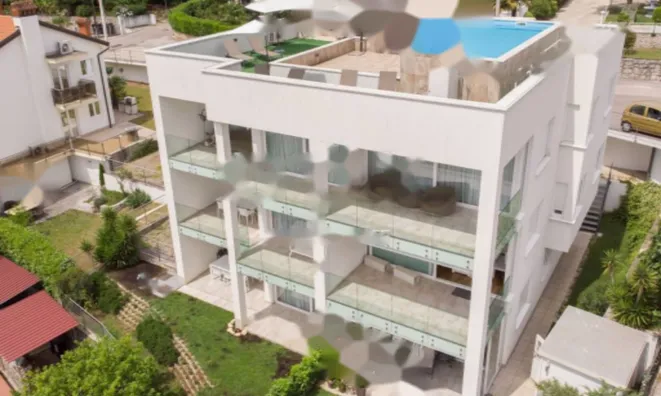 Недвижимость Трехкомнатная квартира в центре: 3