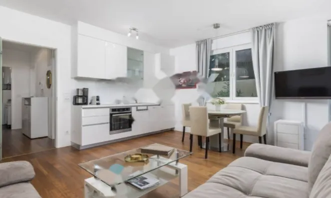 Недвижимость Трехкомнатная квартира в центре: 14