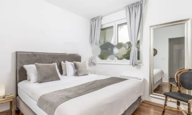 Недвижимость Трехкомнатная квартира в центре: 15