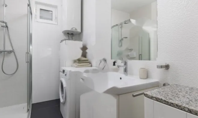 Недвижимость Трехкомнатная квартира в центре: 18