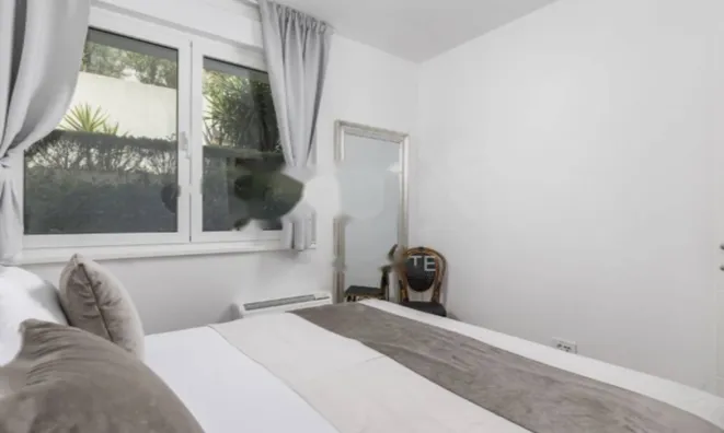 Недвижимость Трехкомнатная квартира в центре: 20