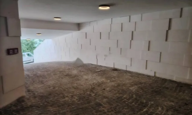 Недвижимость Двухкомнатная квартира в центре: 3