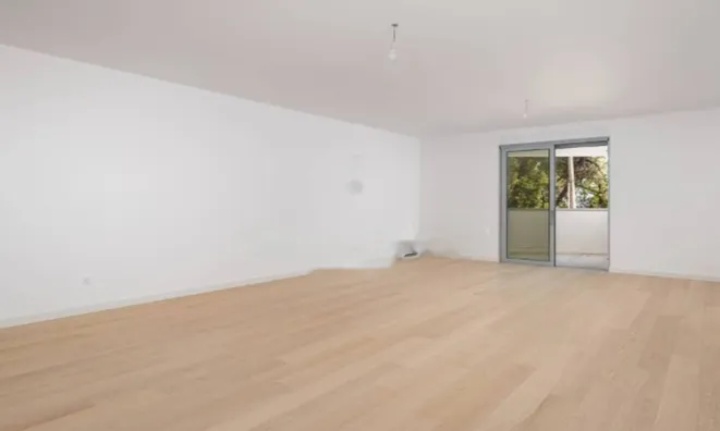 Недвижимость Трёхкомнатная квартира в центре: 1