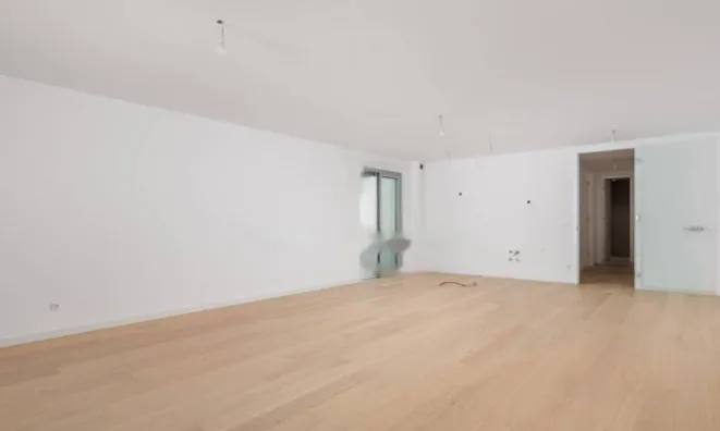 Недвижимость Трёхкомнатная квартира в центре: 16