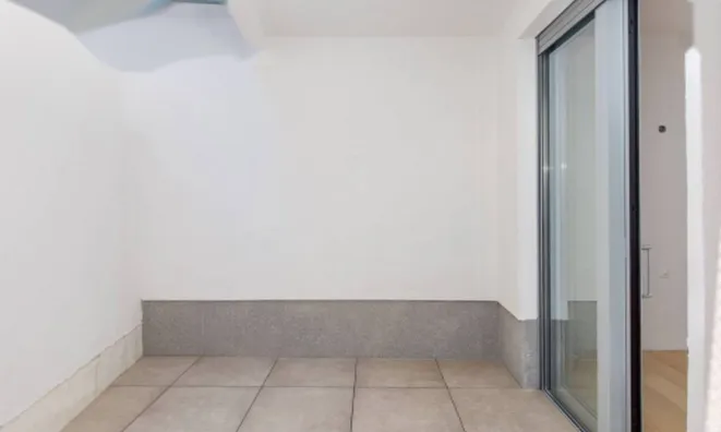 Недвижимость Трёхкомнатная квартира в центре: 19