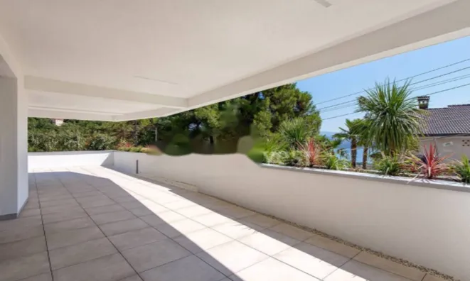 Недвижимость Трехкомнатная квартира в центре: 12