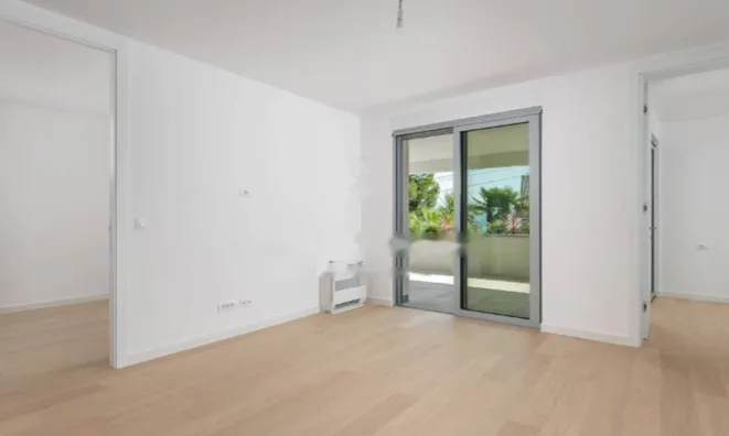 Недвижимость Трехкомнатная квартира в центре: 15