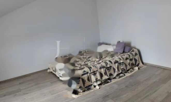 Недвижимость Трехкомнатная квартира в центре: 7