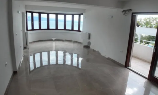 Недвижимость Трехкомнатная квартира в центре: 14