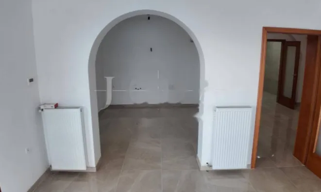 Недвижимость Трехкомнатная квартира в центре: 15