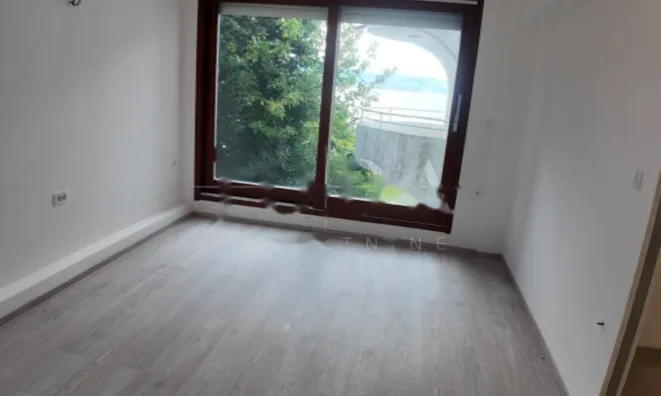 Недвижимость Трехкомнатная квартира в центре: 17