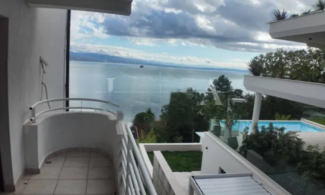 Недвижимость Трехкомнатная квартира в центре: 19