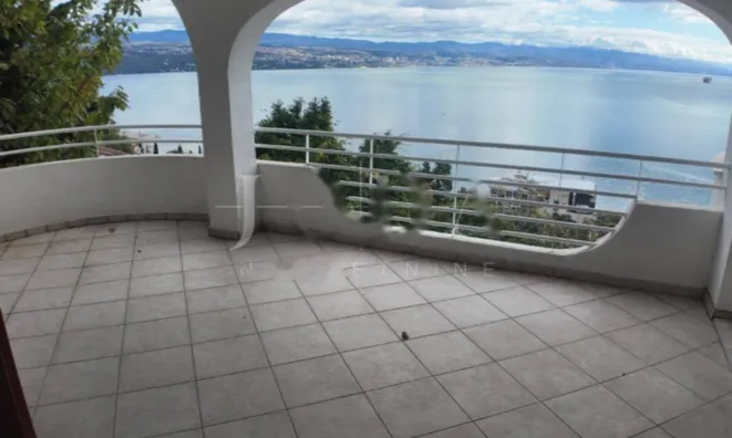 Недвижимость Трехкомнатная квартира в центре: 22