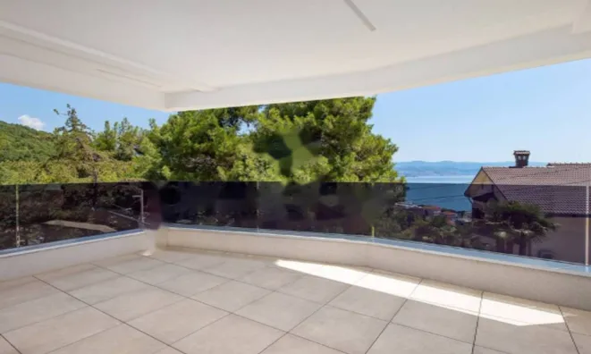 Недвижимость Трехкомнатная квартира в центре: 2